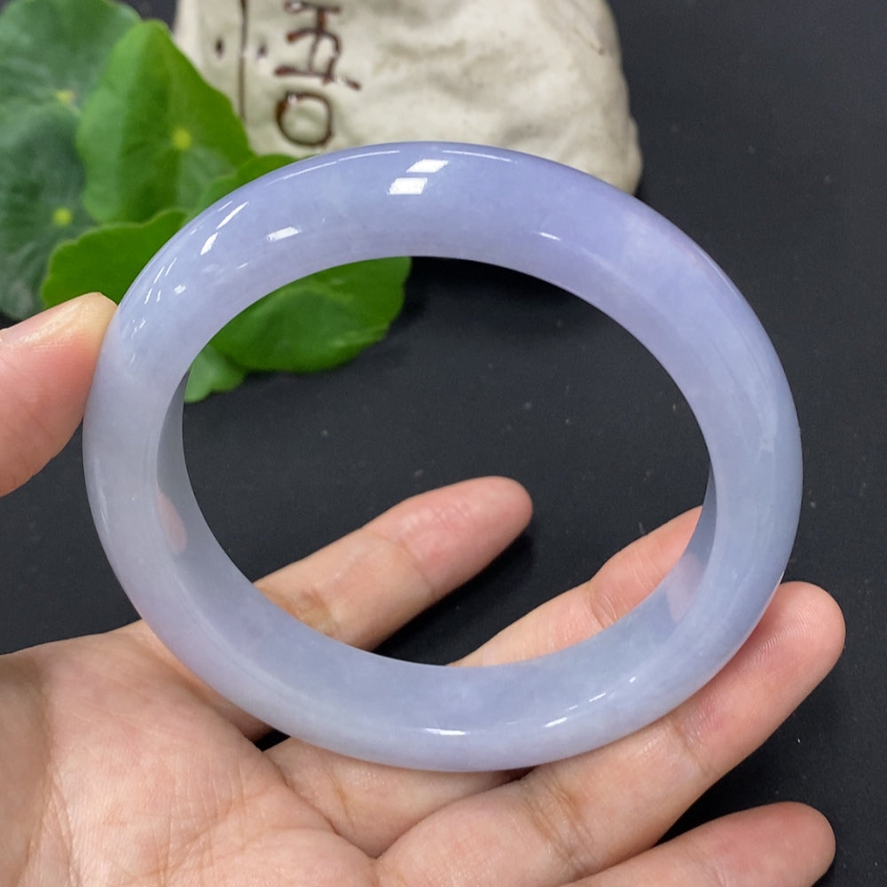 HKHQ jadeite round bangle in size 60.8 with a total weight of 77.3g, showcasing smooth, polished jadeite craftsmanship.
