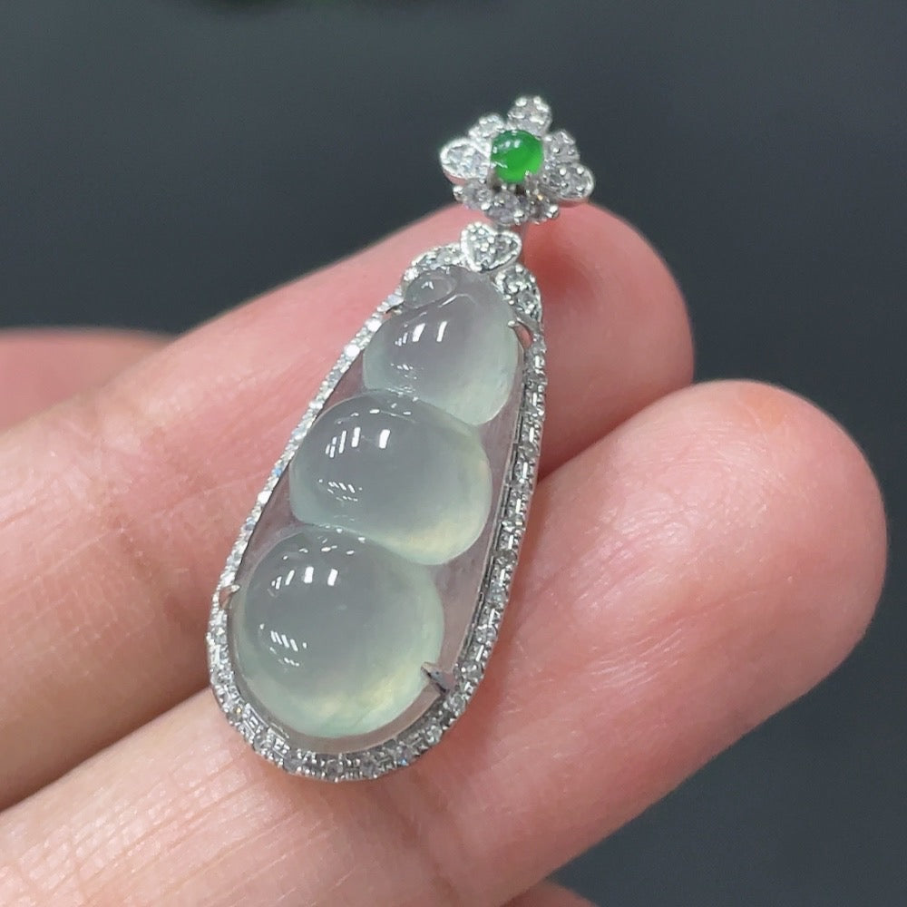 Jadeite Fu Dou Pendant with 18k Gold Setting, Approx. 2.68g
