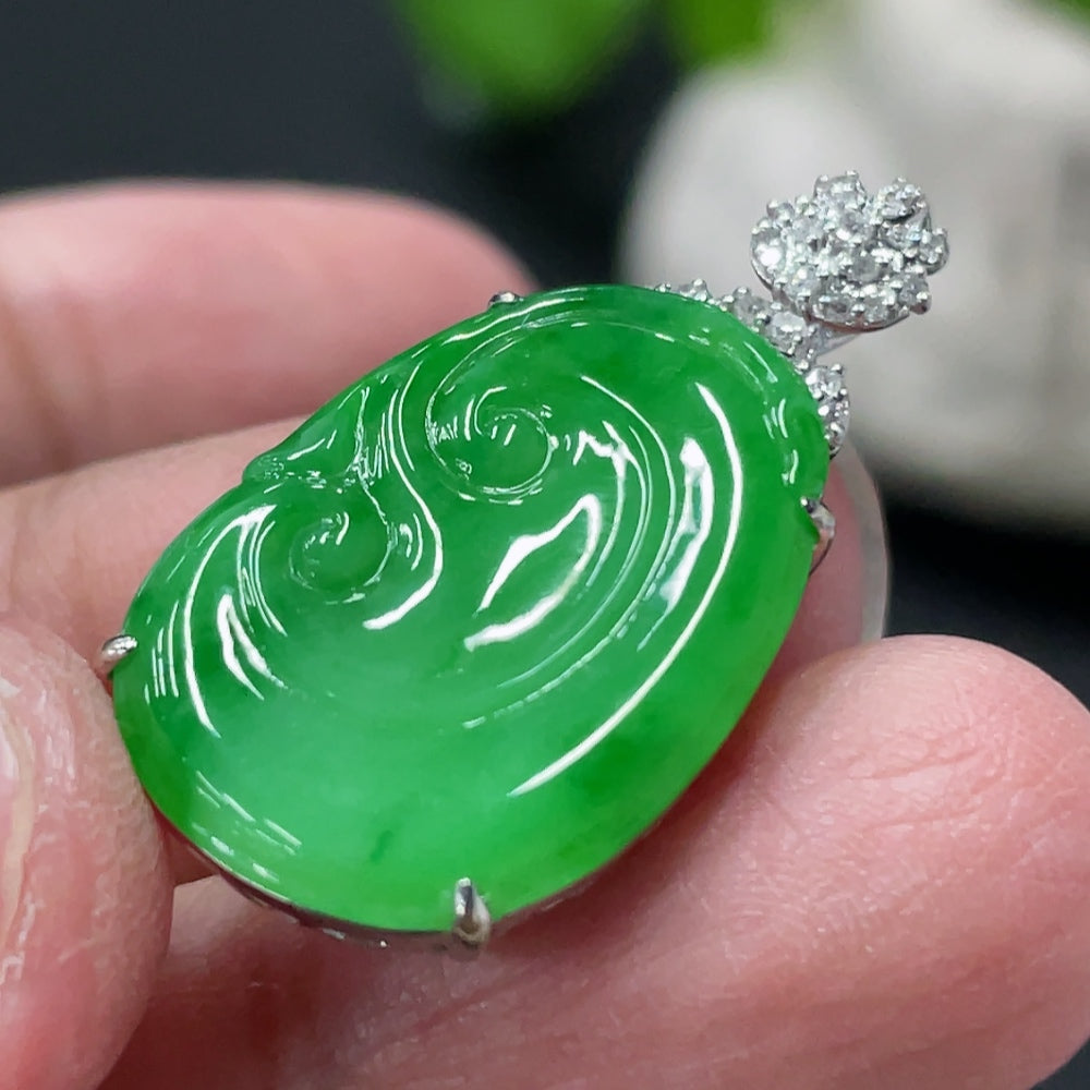 Jadeite Ruyi Inlaid Pendant 18k Gold Set with Diamonds Total Weight Approx. 3.44g