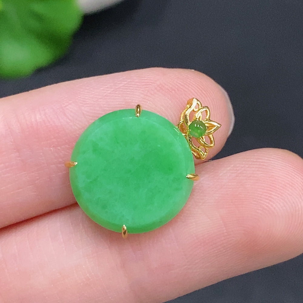Jadeite Plain Pendant Necklace in 18K Gold, Total Weight Approx. 1.7g