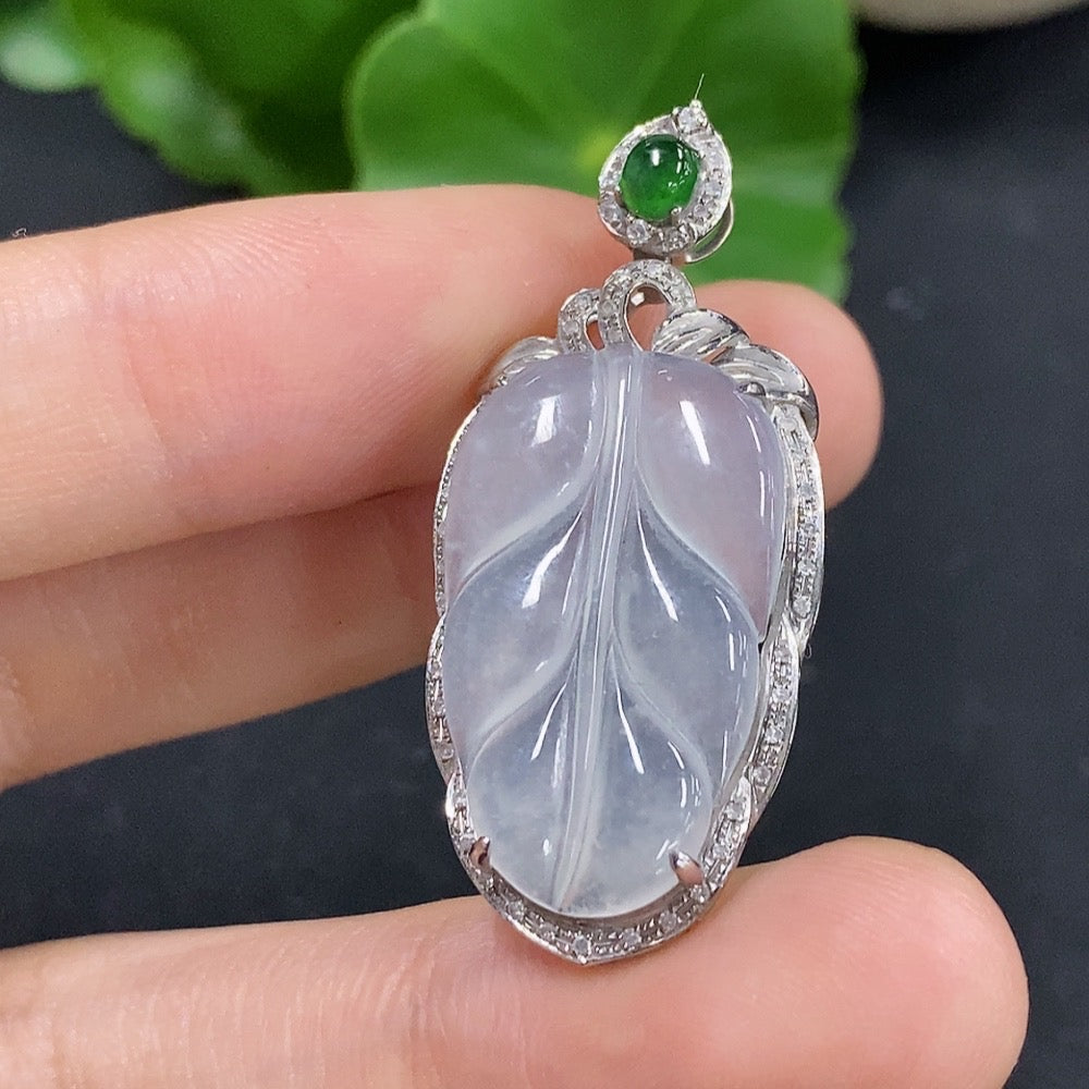 Jadeite leaf inlaid pendant with 18K gold and diamond accents, weighing approximately 3.9g, crafted by HKHQ.