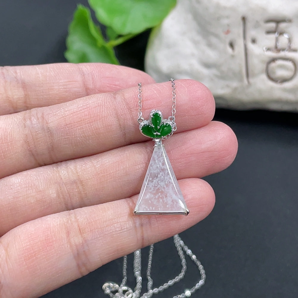 Jadeite Plain Pendant with 18K Gold and Diamond Accents, Total Weight Approx. 2.37g
