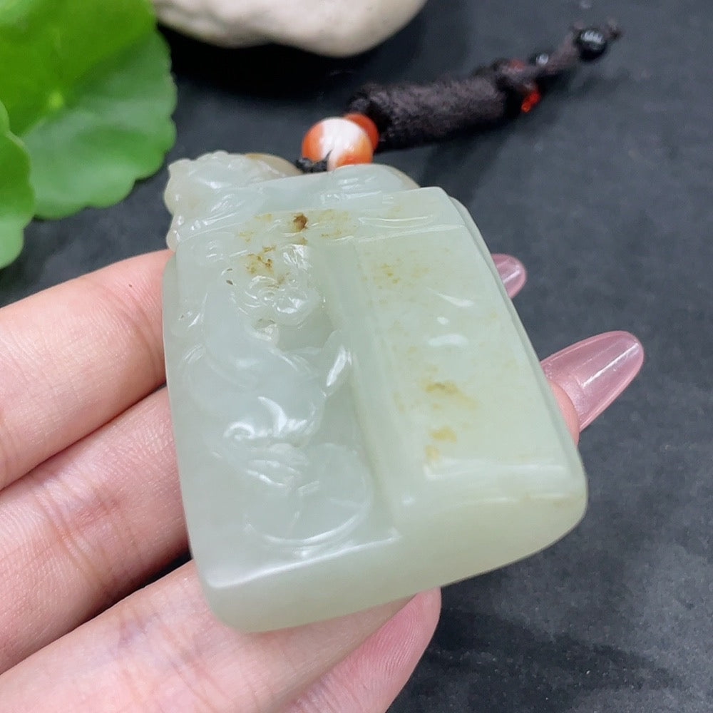 하티엔 옥 펜던트 골동품 스타일 피부색 미확인 원산지 총 중량(끈 포함) 약 74.3g