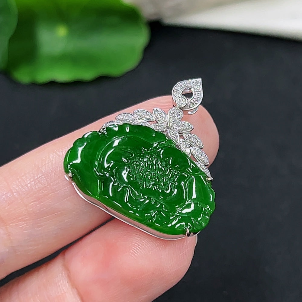 Jadeite pendant with 18K gold setting accented with diamonds, elegant jewelry necklace from HKHQ.