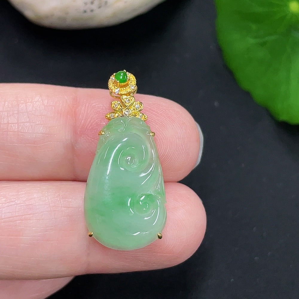 Colgante Ruyi de jadeíta oro 18K peso total aprox. 2.2g (con acentos de diamante)