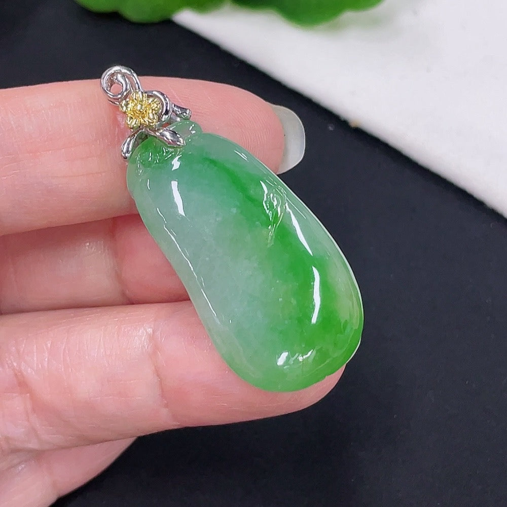 Jadeite Fuwa Pendant with 18K Gold, Total Weight Approximately 9.5g