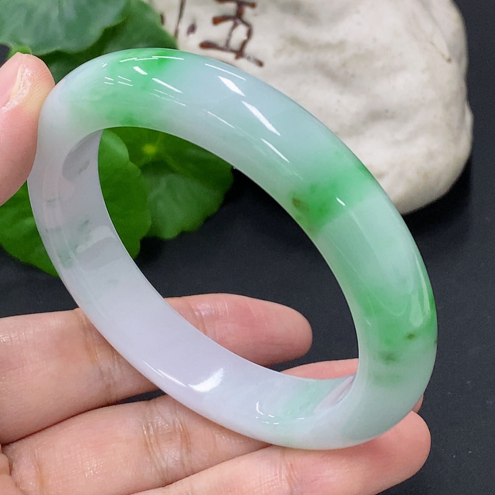HKHQ jadeite round bracelet, size 55.5, weighs approximately 59.7g, featuring smooth green jade beads on a string.