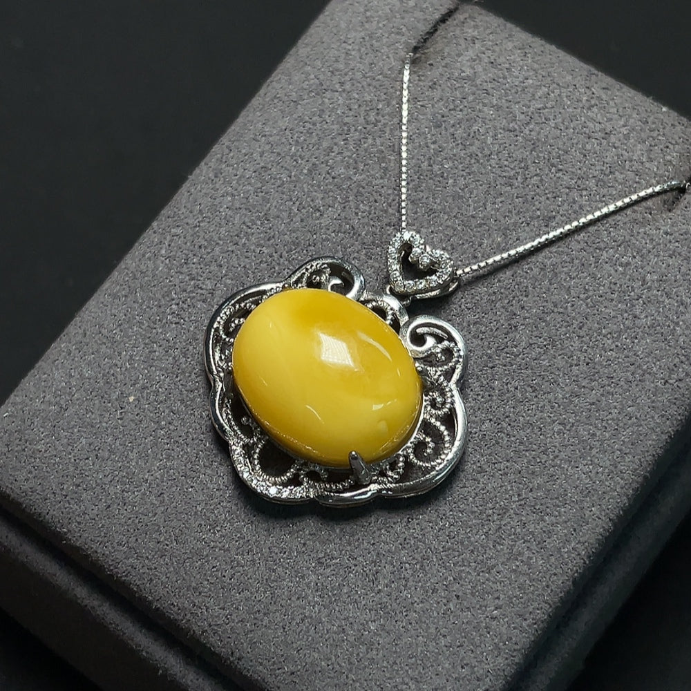 Amber Beeswax Pendant with 18K Gold Chain (Pendant Not Gold, Total Weight Including Chain Approx. 7g)