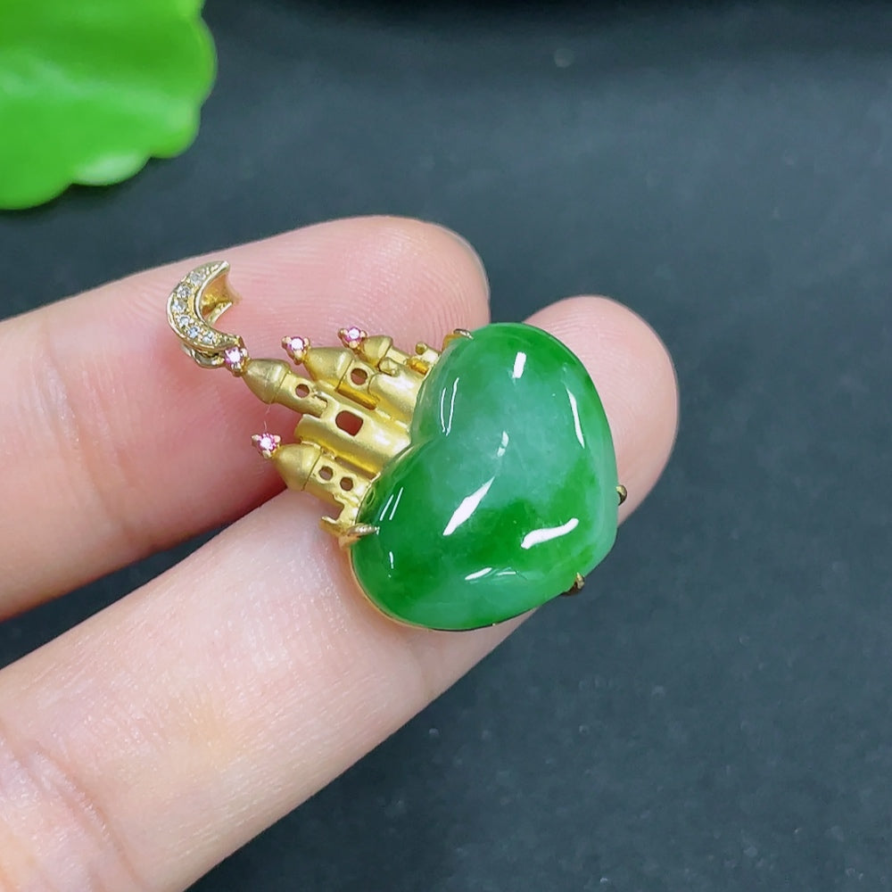 HKHQ jadeite pendant set with 18k gold and diamond accents, featuring a green jade pendant, total weight approximately 3.9g