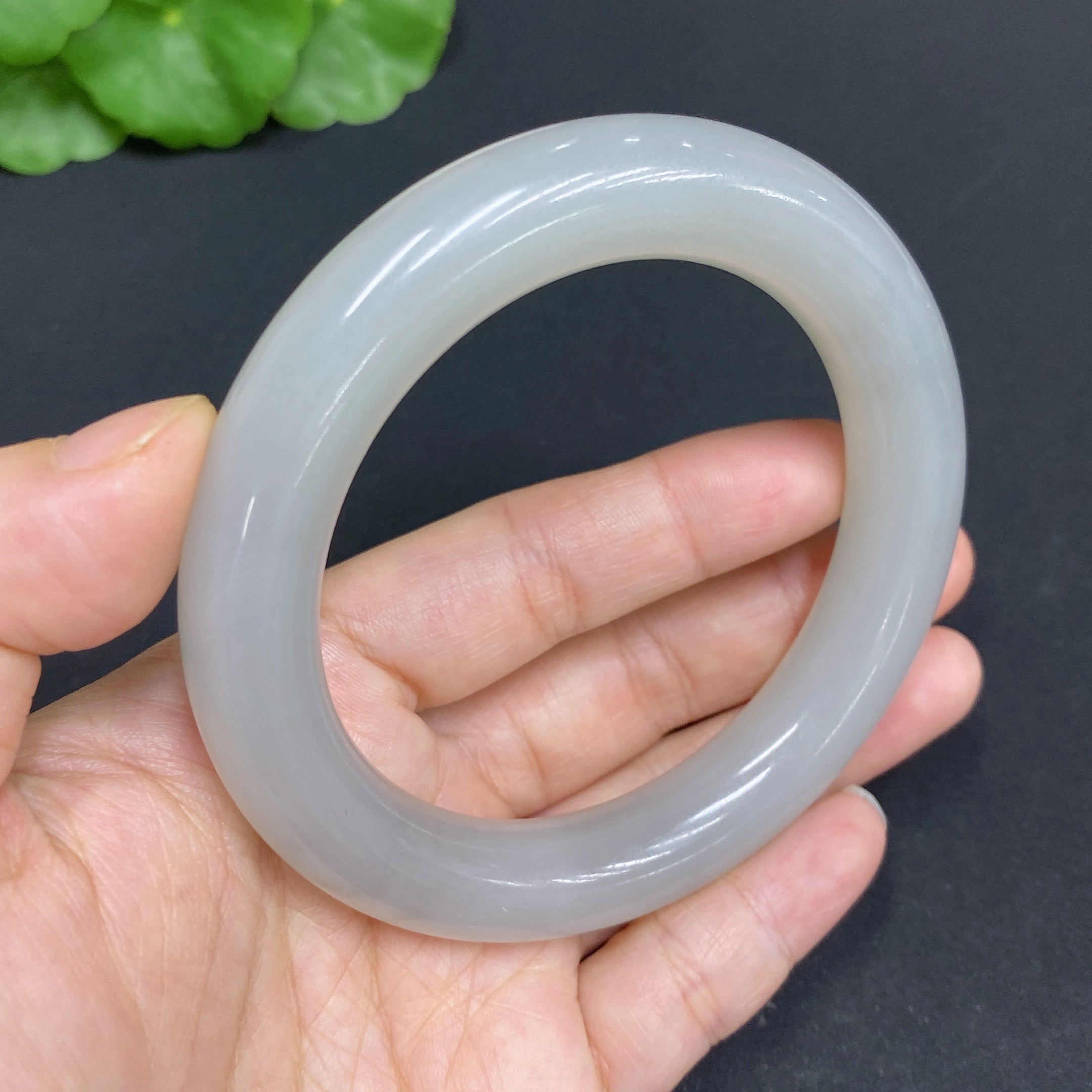 Huiliu Hetian Jade round bangle, 58.3mm, handcrafted jade jewelry with a smooth polished finish.