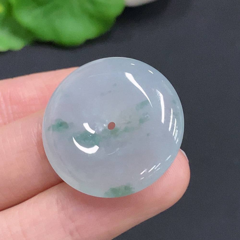 Jadeite Peace Knot pendant weighing 7.4g from HUILIU HQ, featuring a polished green jade peace knot design.