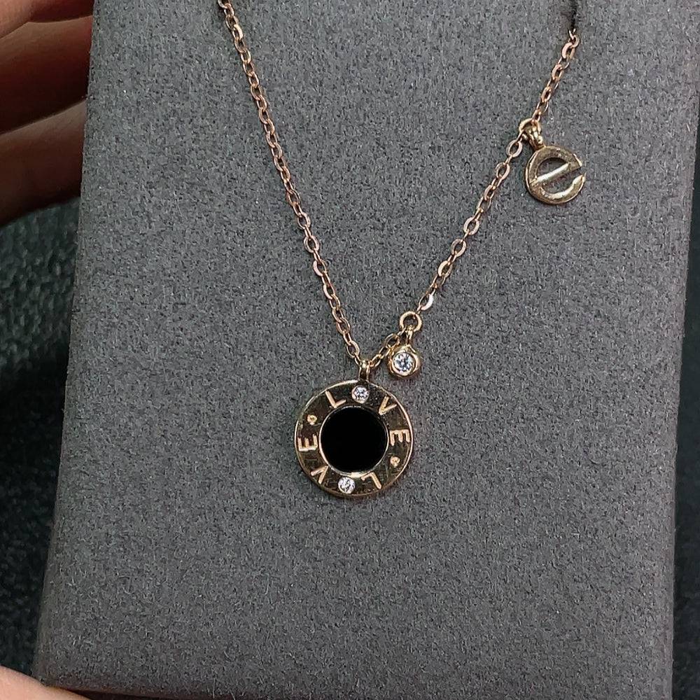 Huiliu Certified Agate gemstone necklace featuring polished, natural agate stones on a delicate chain.
