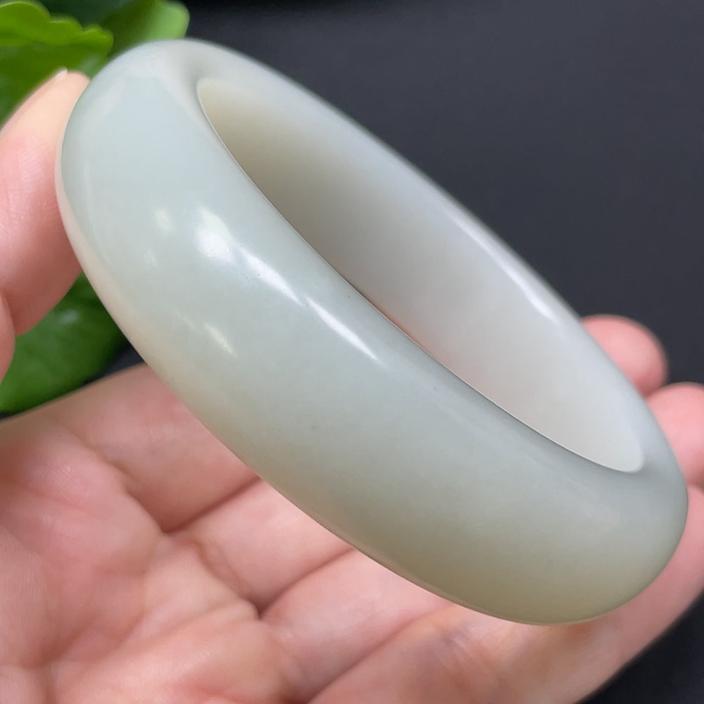 Hetian Jade Round Bracelet, Color Origin Undetermined