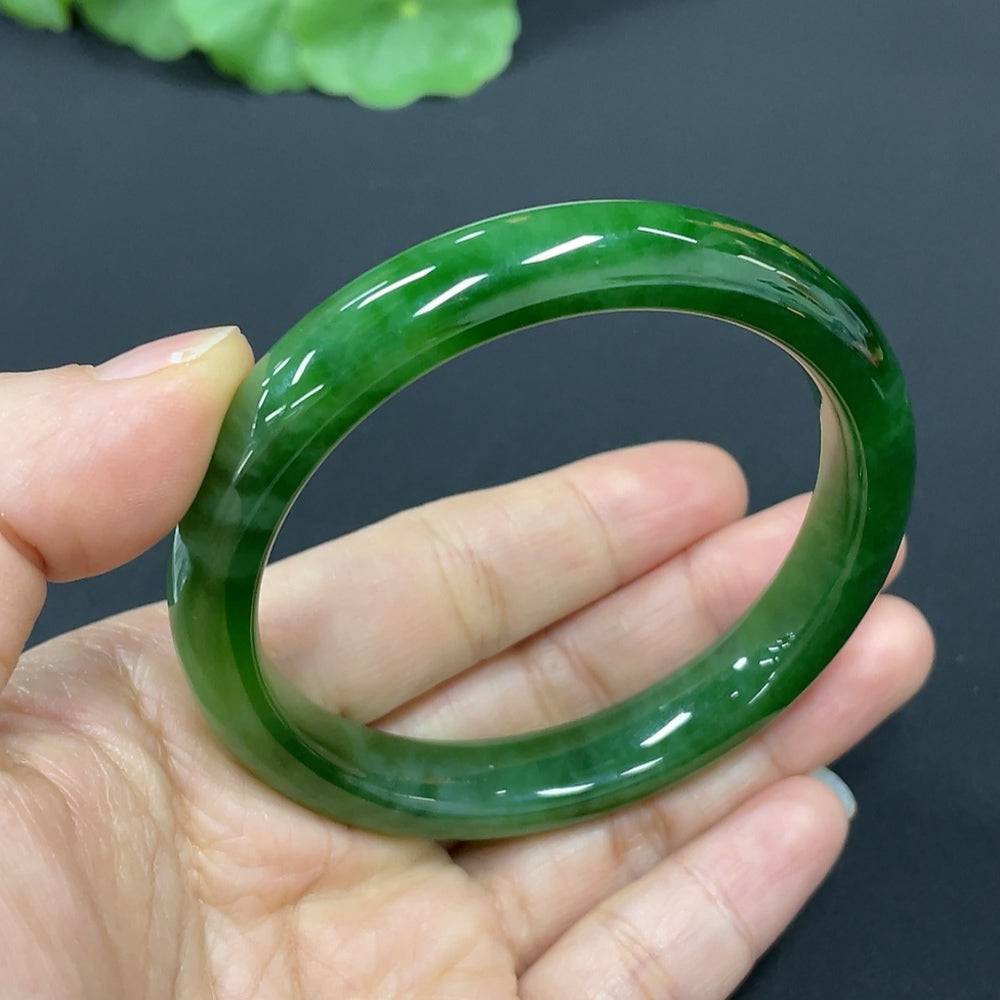 Huiliu certified Hetian jade round bracelet with smooth, polished jade beads on a delicate string, showcasing elegant craftsmanship.