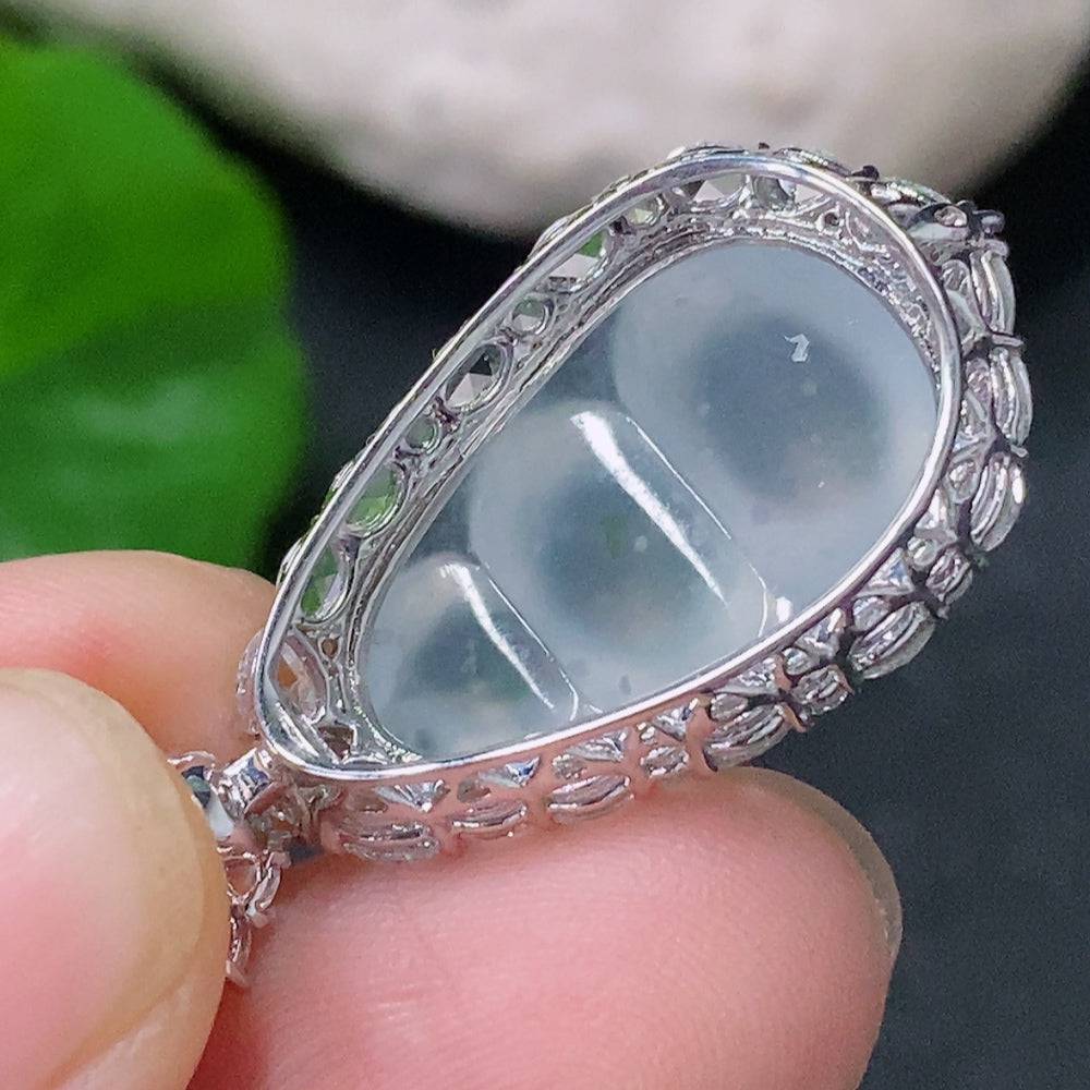 Jadeite mung bean pendant with 18k gold and diamond accents, featuring a smooth, polished jade jadeite pendant.