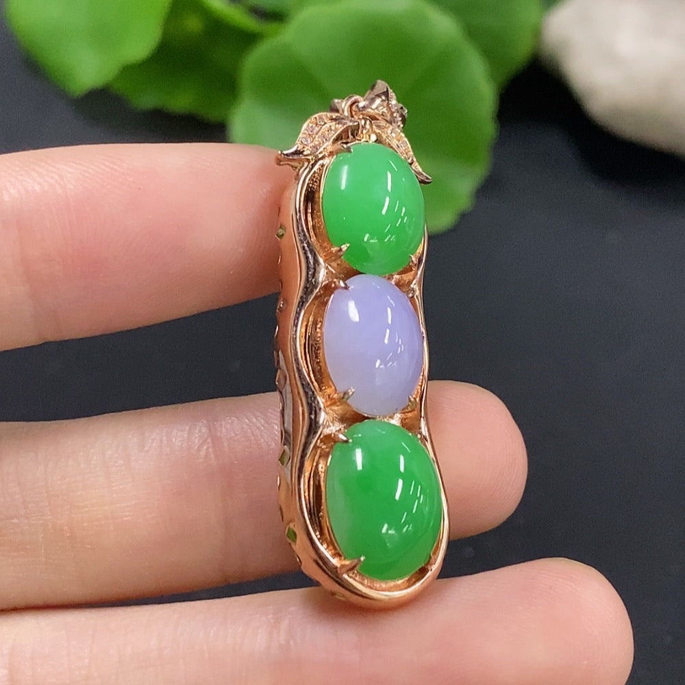 Jadeite Pendant with 9K Gold Setting (Accented with Diamonds)