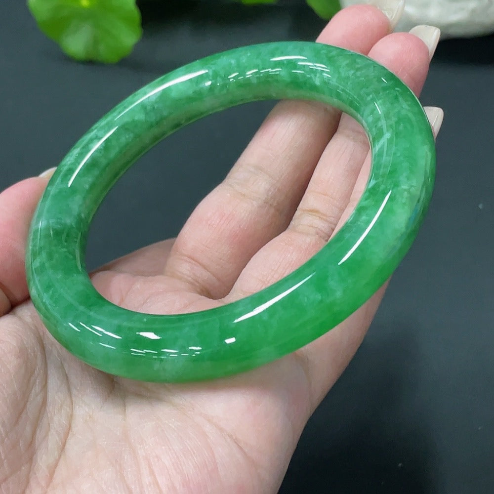 ジェダイトラウンドバングル 57.9 サークルサイズ 総重量75.174g【総額:23,561米ドル】