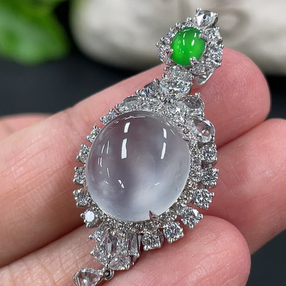 Jadeite Cabochon Pendant, 18K Gold Setting with Diamond Accents, Total Weight Approx. 6.4g