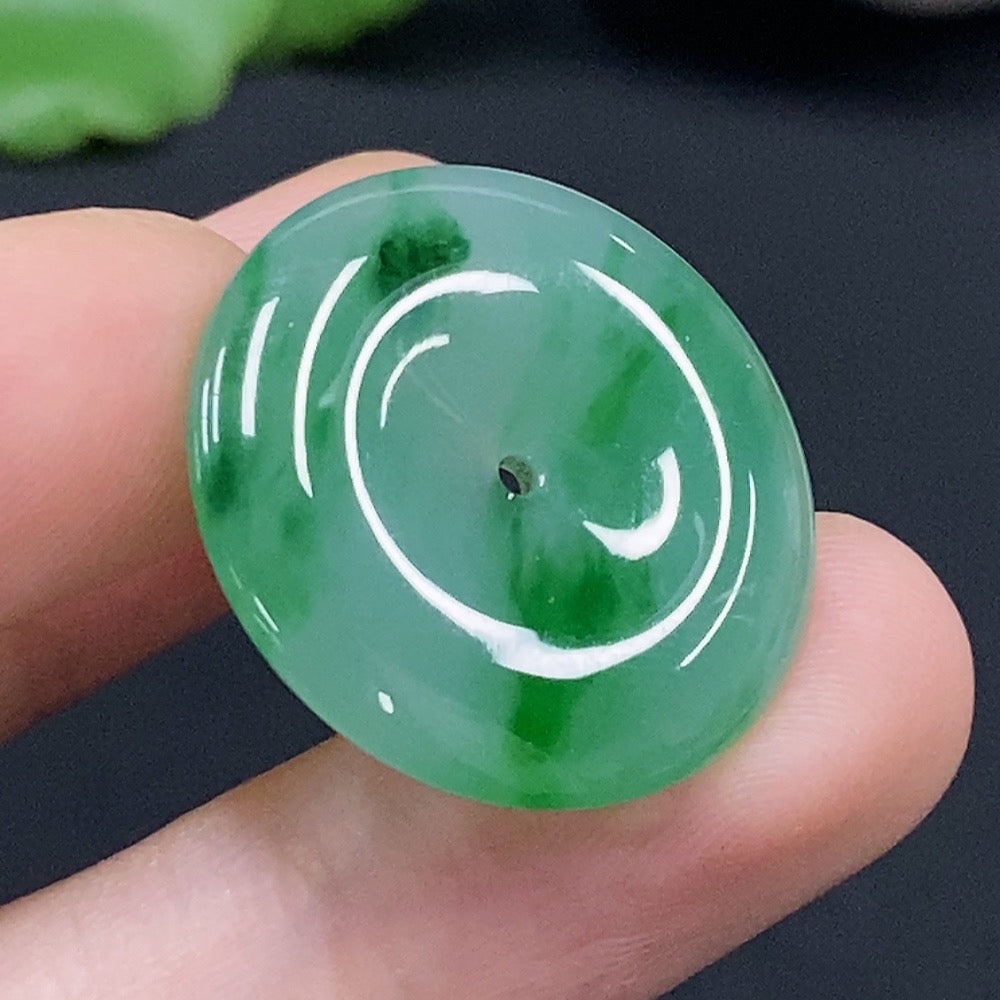 JadeitePeace Knot Pendant (Total weight approximately 4.7g)