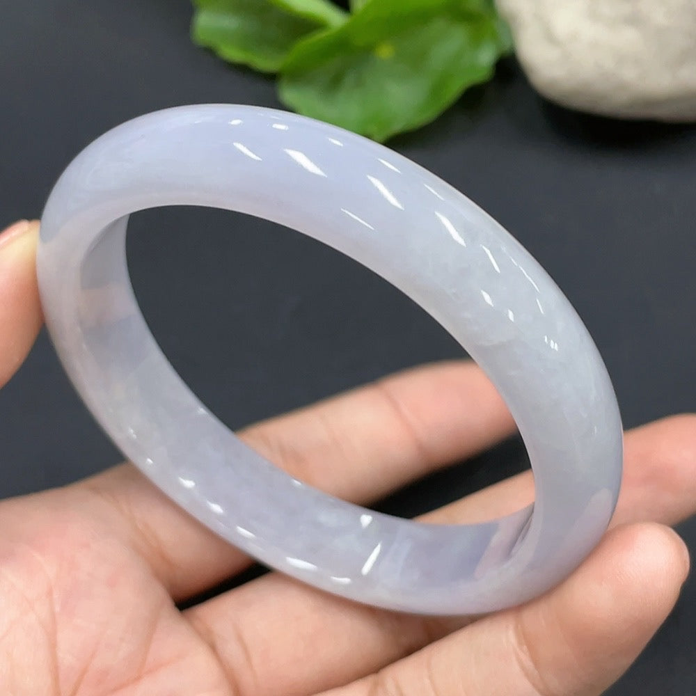 Pulsera Redonda de Jadeíta Tamaño 56.3 Peso Total 46.844g
