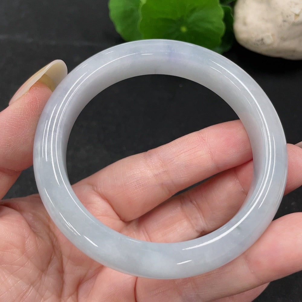 HUILIU HQ jadeite round bangle, size 55.7, crafted from smooth, polished jade with a total weight of 57.52 grams.