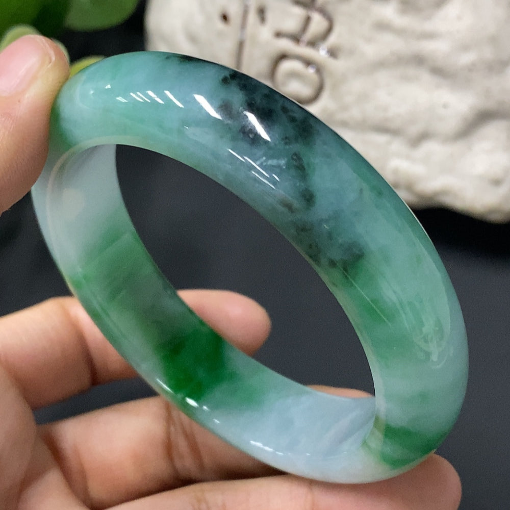 Jadeite Round Bangle 53.8 Loop Size
