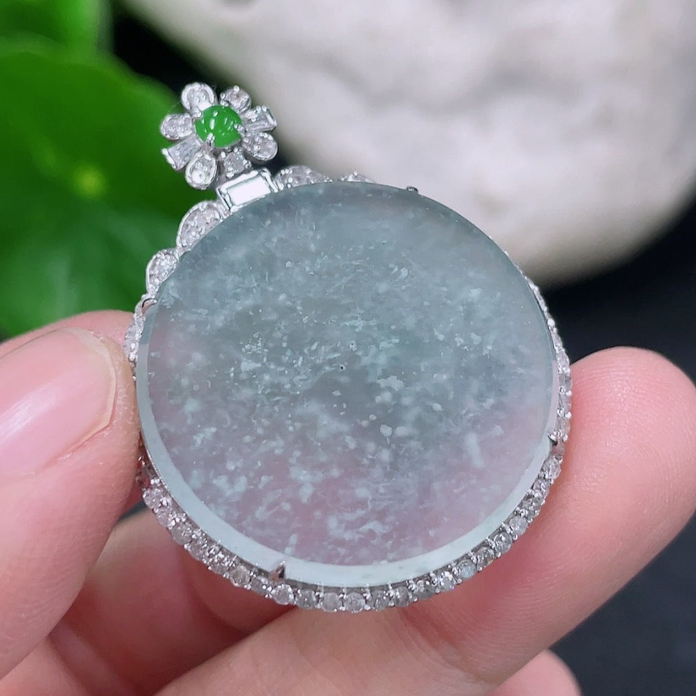Jadeite plain pendant in 18K gold with diamond accents, featuring a smooth jade gemstone and elegant gold setting.