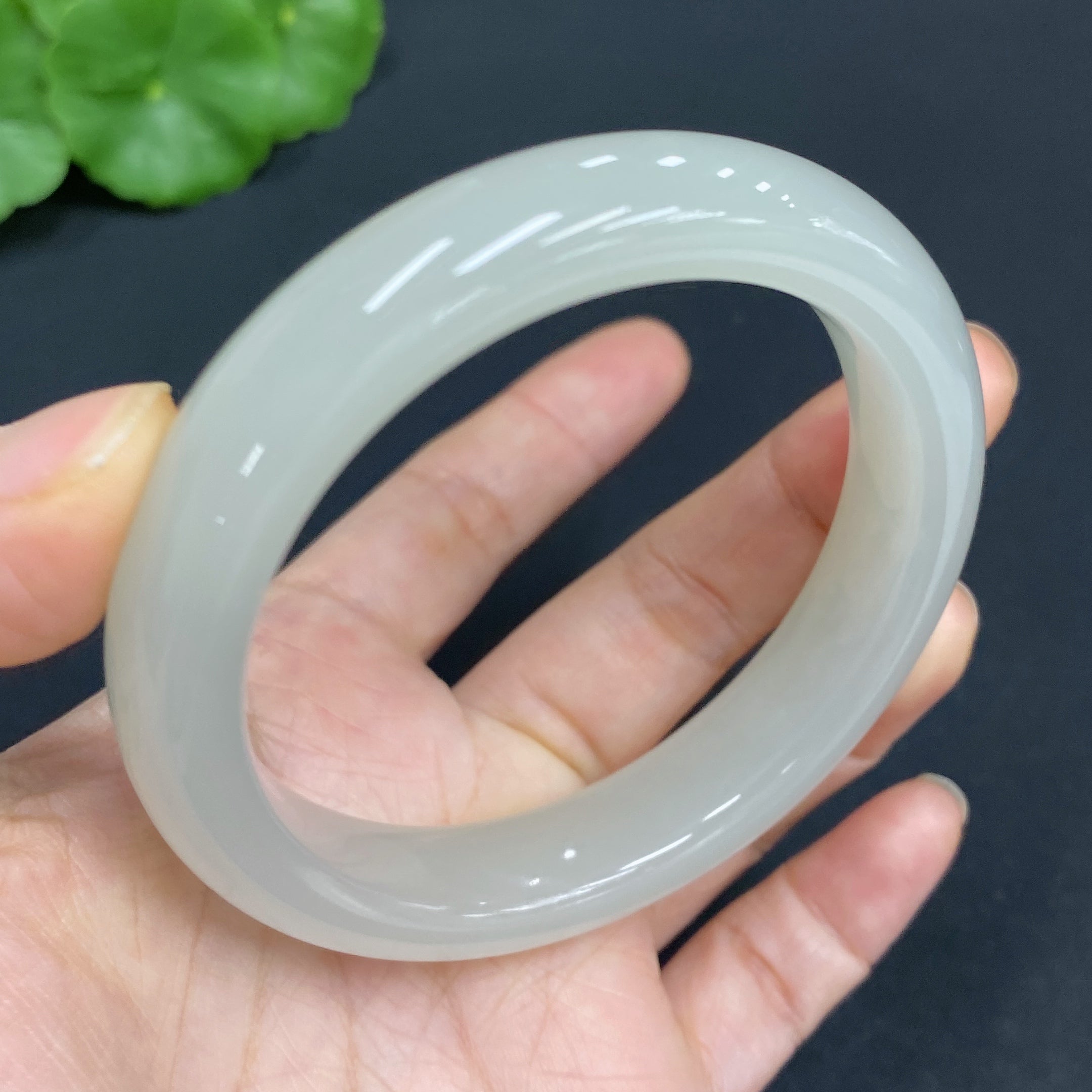 Hetian Jade Round Bracelet (Size 58.5, Total Weight Approx. 62g)