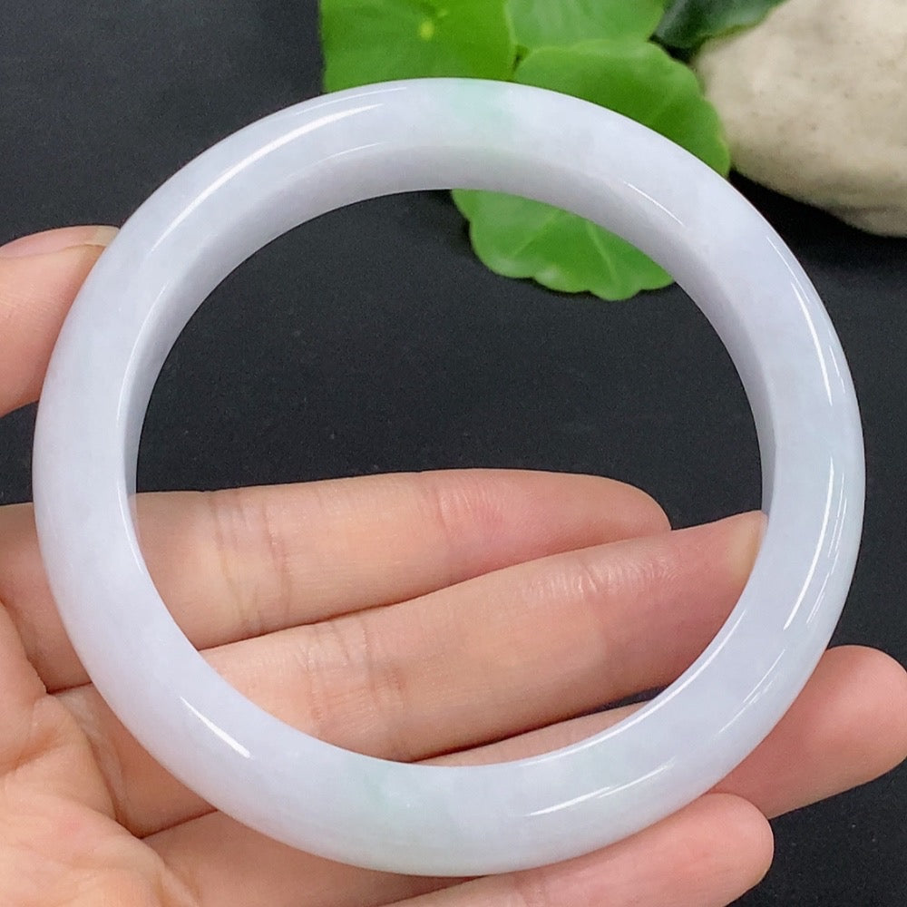 HKHQ jadeite round bangle in size 59.6, weighing 67.54g, featuring smooth, polished jadeite surface and classic circular design.