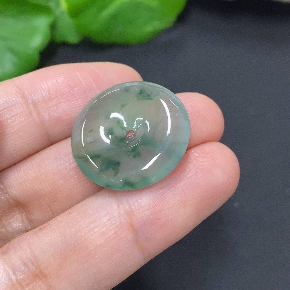 Jadeite Peace Knot pendant in jade, approximately 4.2g, crafted by HUILIU HQ, featuring intricate knot design on smooth jade surface.
