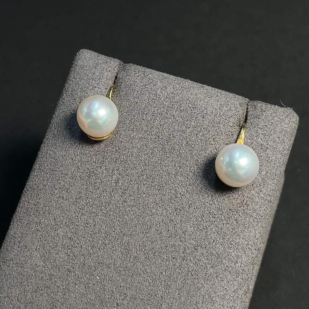 Seawater pearl earrings set in 18K gold with approximately 9.4mm pearls and a total weight of 3.28g, featuring lustrous pearls and gold hooks.