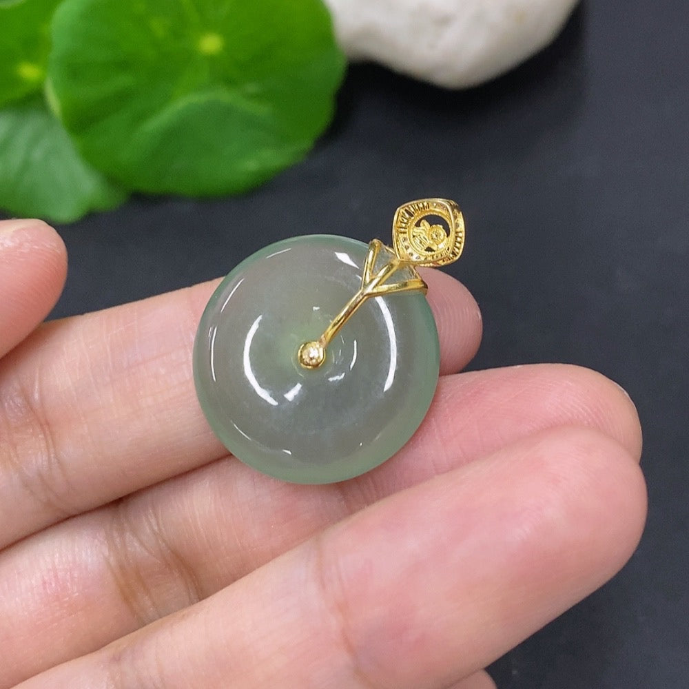 Jadeite peace knot jewelry with 18k gold clasp, crafted from smooth green jade, weighing approximately 4.5 grams.