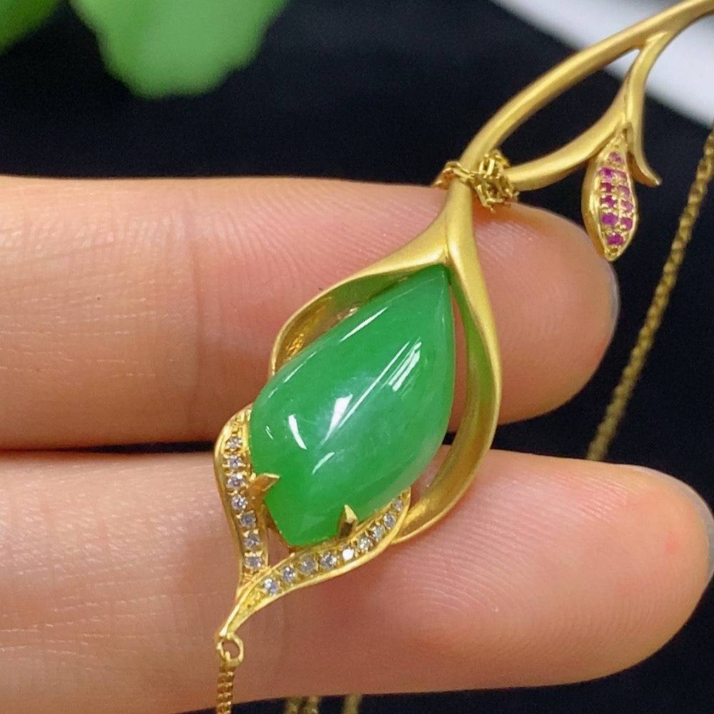 Jadeite inlaid necklace with 18k gold and diamonds, featuring a delicate jade pendant, weighing approximately 5.59g.