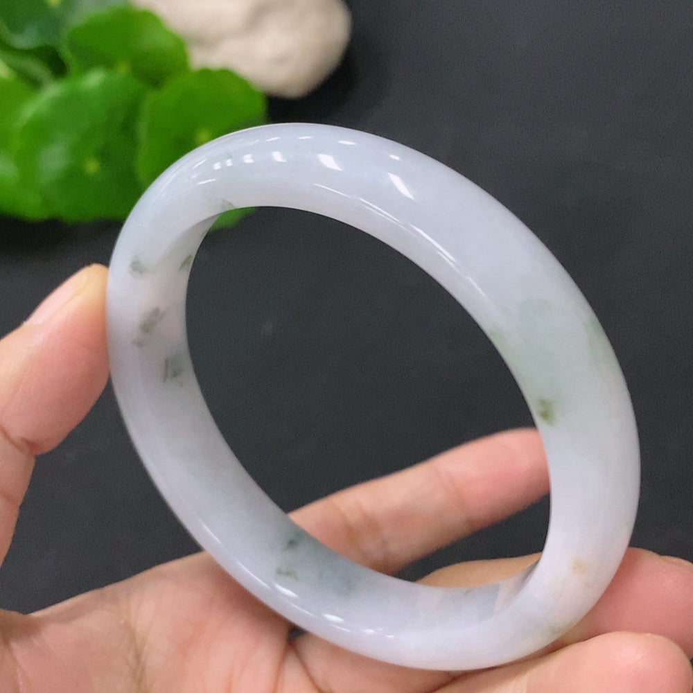Jadeite Round Bangle 55.5mm (Approx. 47.3g)