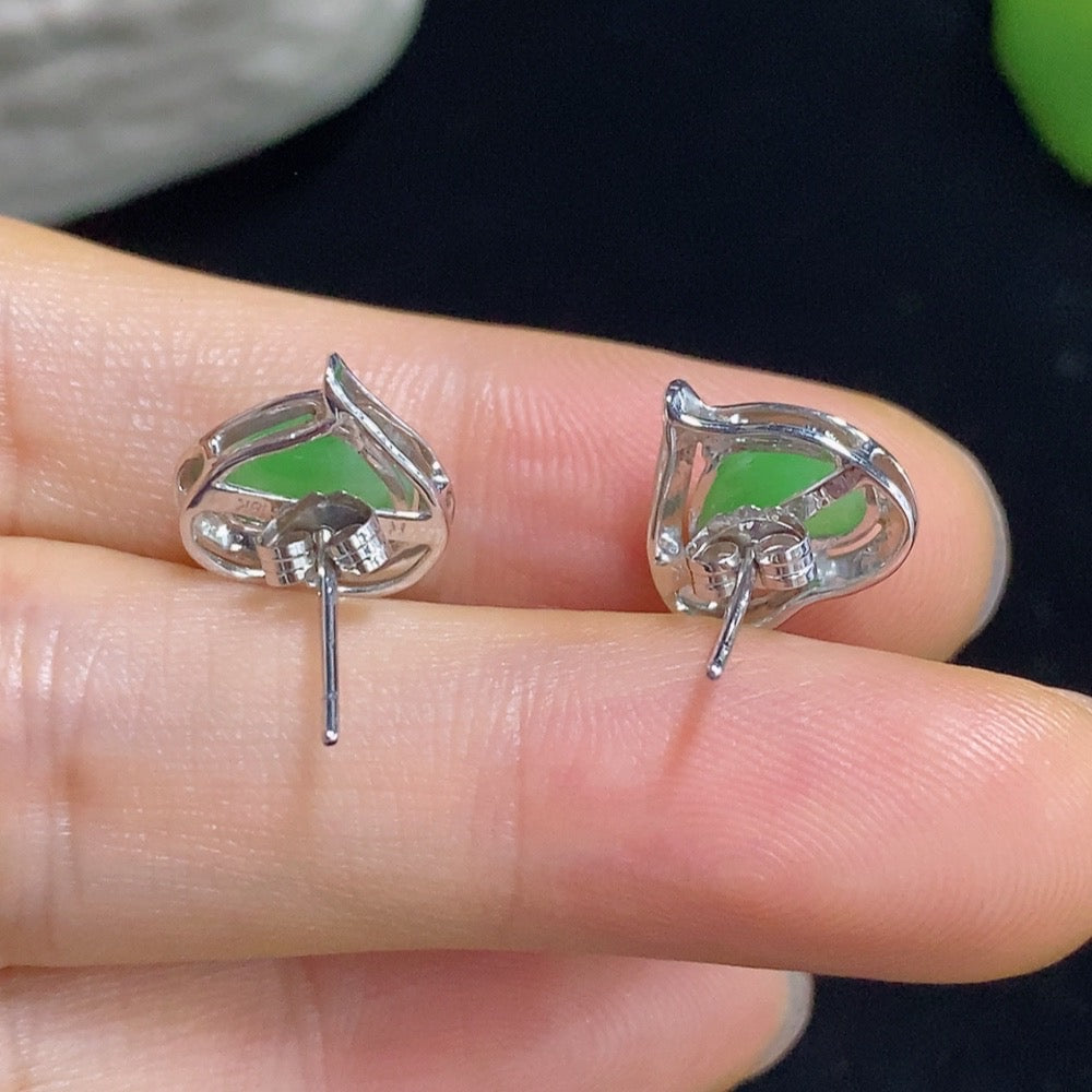 Jadeite heart earrings with mixed gold components, featuring delicate gold accents and elegant design by HKHQ.