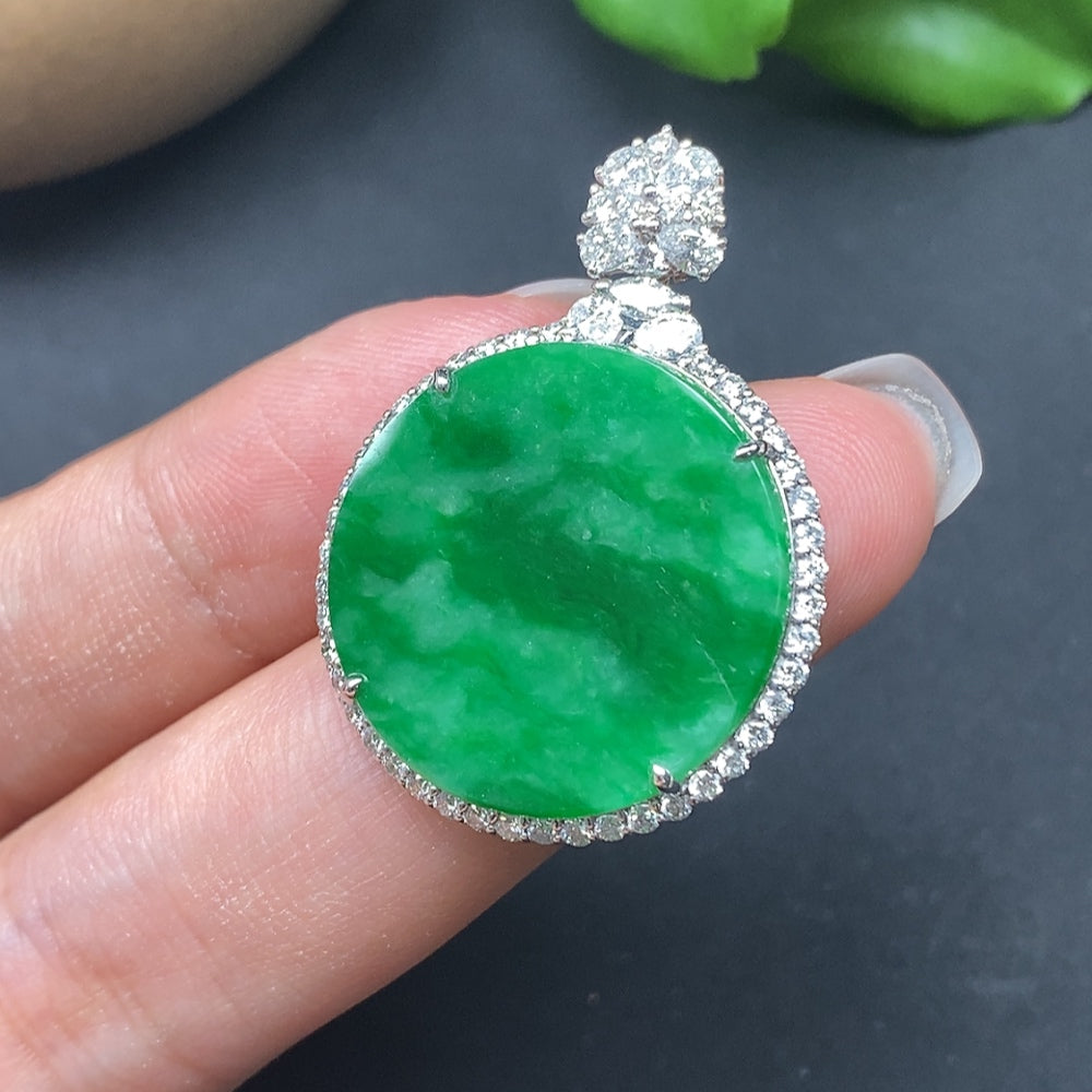 Jadeite Inlaid Plain Pendant with Diamond Accents 18K