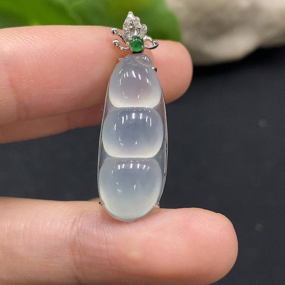 Jadeite lucky bean pendant with 18K gold accents and diamond details, crafted by HUILIU HQ, weighing approximately 3.25g.