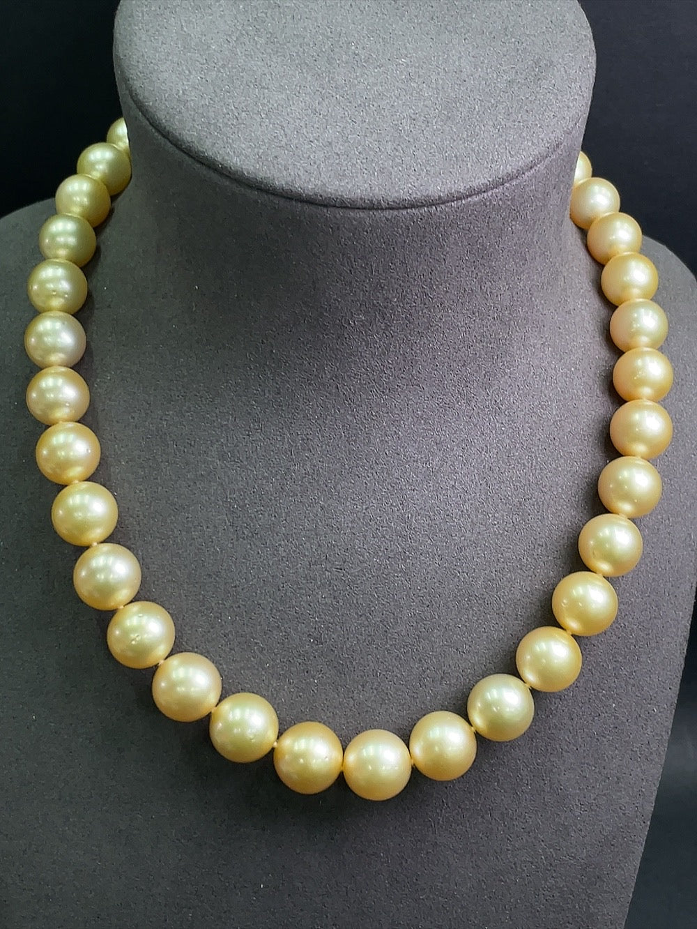 18k Gold Saltwater Pearl Strand Necklace, Approximately 105.81g, 12.4mm Beads