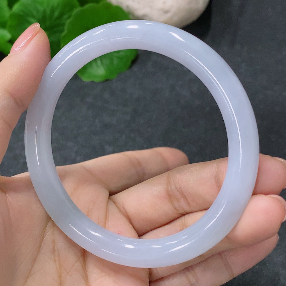 HUILIU HQ jadeite round bangle, 55.5mm size, polished jade with a smooth surface, weighing approximately 32.4 grams.