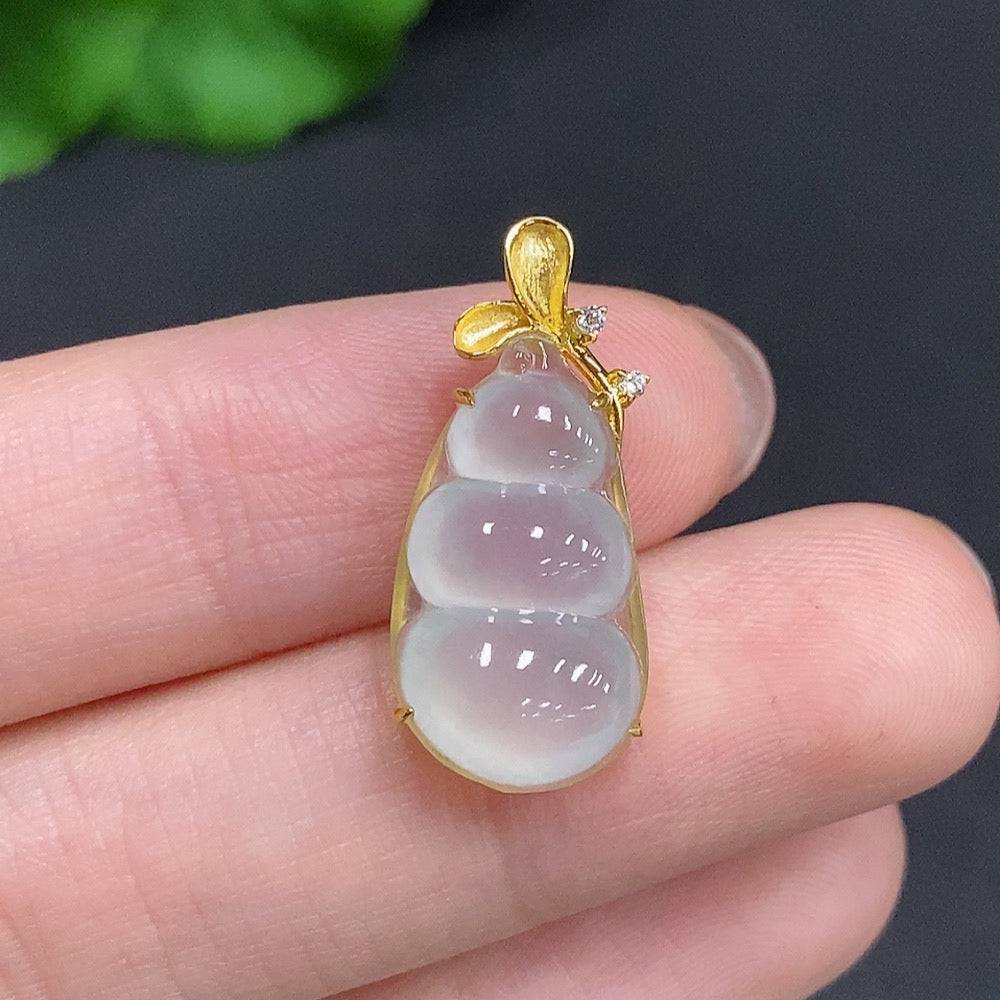 Jadeite lucky bean pendant with 18k gold and diamond accents, crafted by HUILIU HQ, weighing approximately 2.4 grams.
