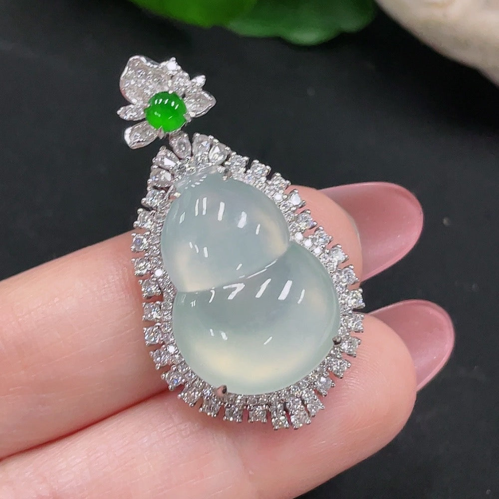 Jadeite Gourd Inlaid Pendant 18K Gold Total Weight Approx. 8.2g (With Diamond Accents)