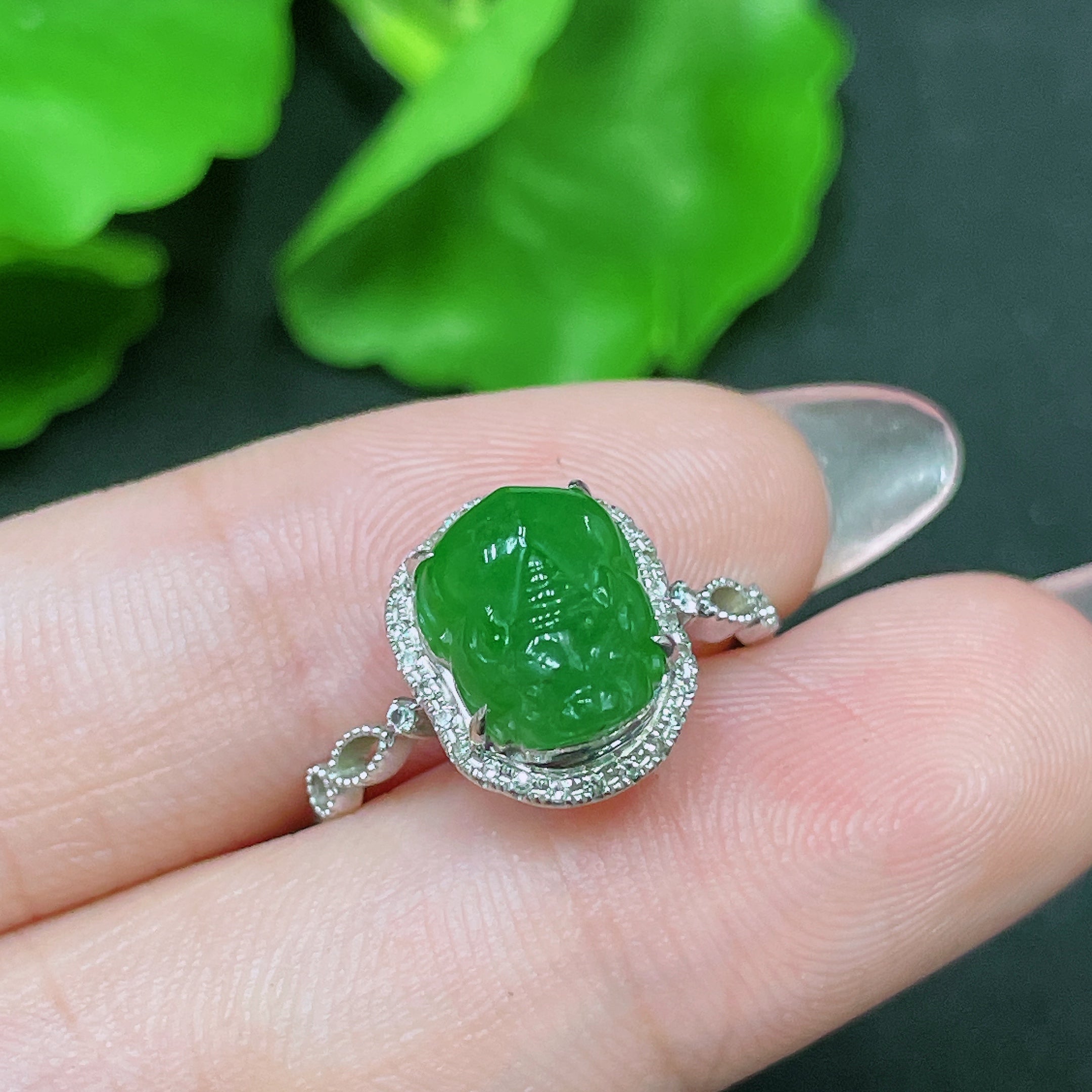 Jadeite Pixiu inlaid ring 18K gold size 13 total weight approx. 2.2g (with diamond accents)