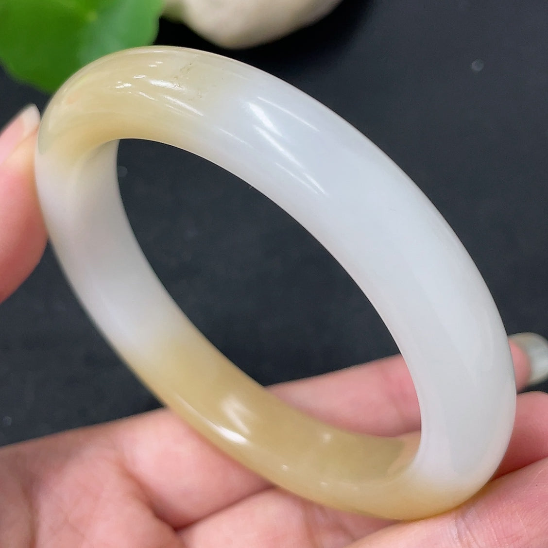 HKHQ Hetian Jade round bracelet, size 57.3, weighs approx. 52.5g, featuring smooth polished jade beads.