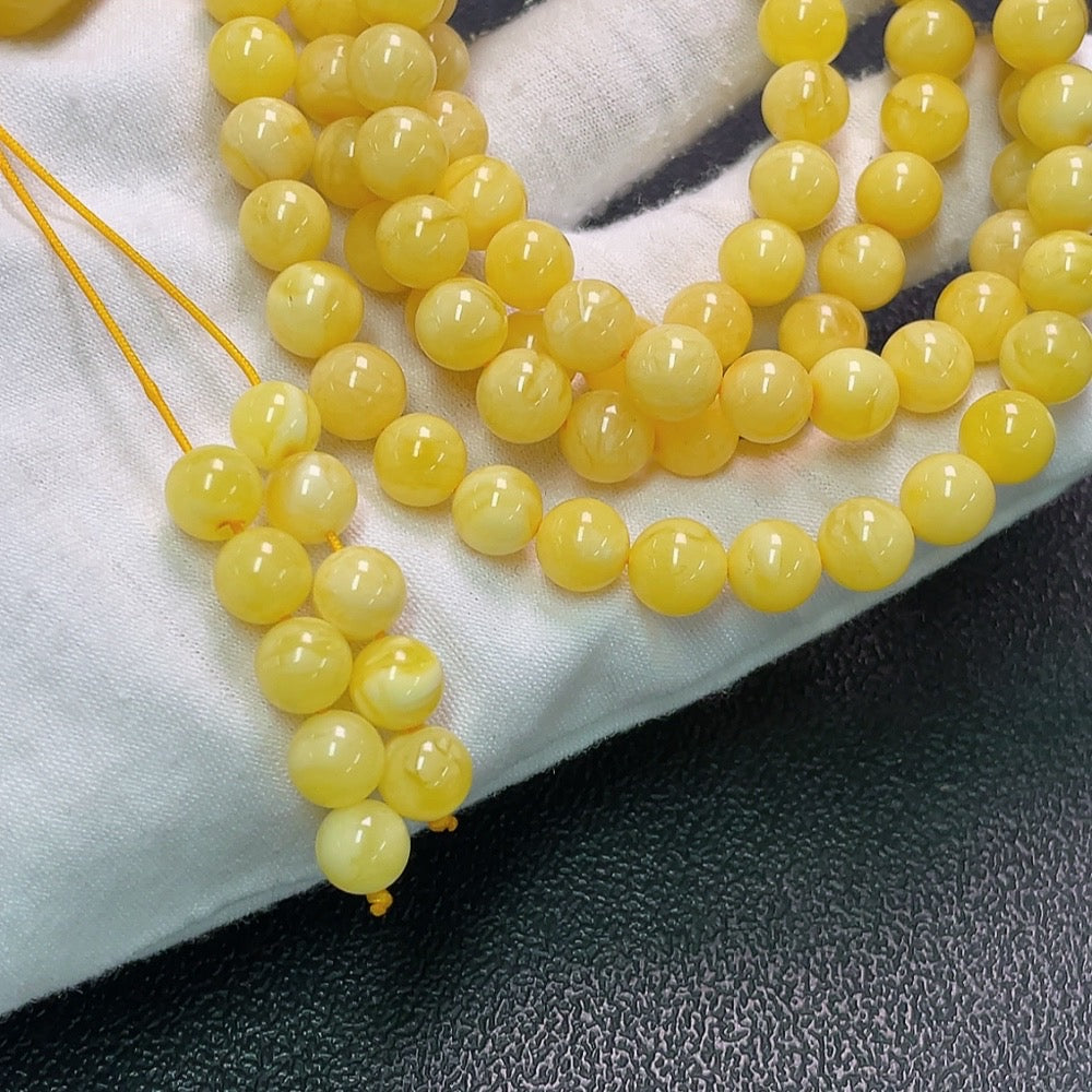 HUILIU HQ amber beeswax bead strand with 7.6mm beads, total weight approx. 40.14g, showcasing warm, natural amber color.