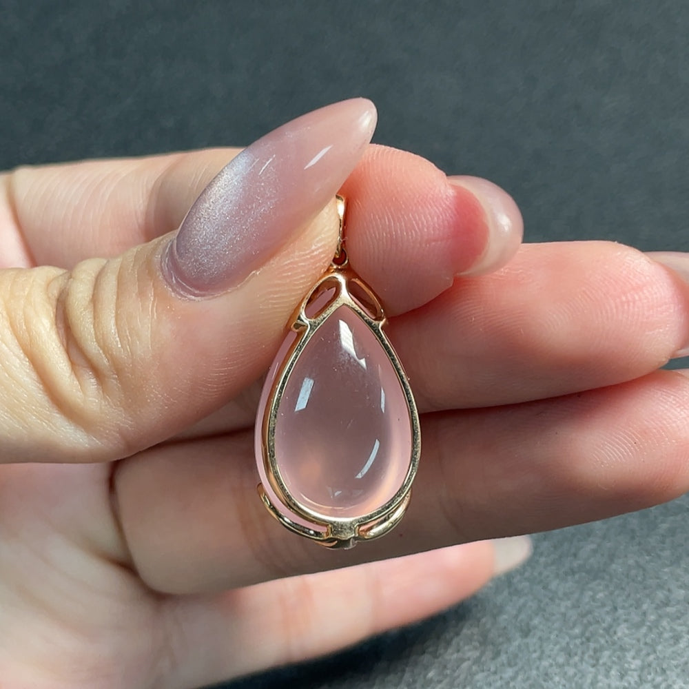 HUILIU HQ crystal pendant with 18K gold and diamond accent, showcasing a sparkling gemstone and elegant gold setting.