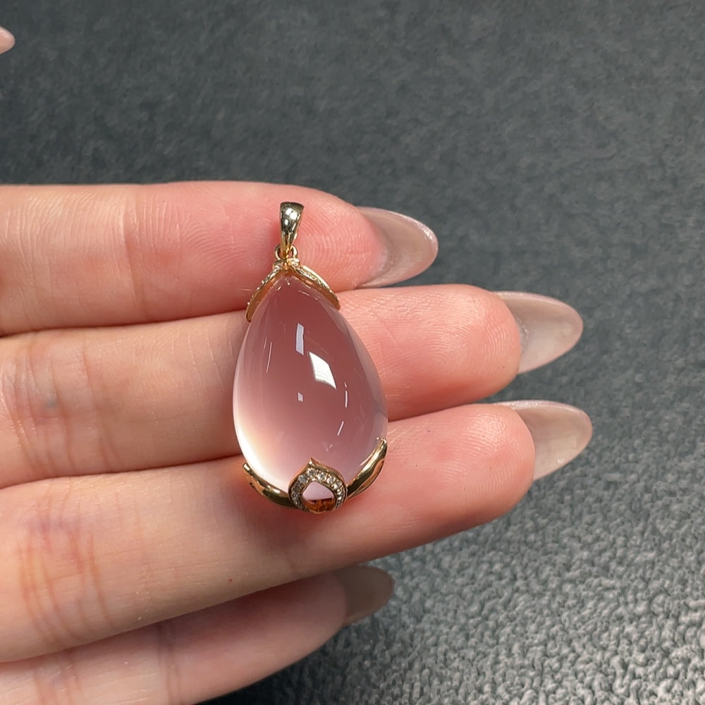 HUILIU HQ crystal pendant with 18K gold and diamond accent, showcasing a sparkling gemstone on a delicate chain.