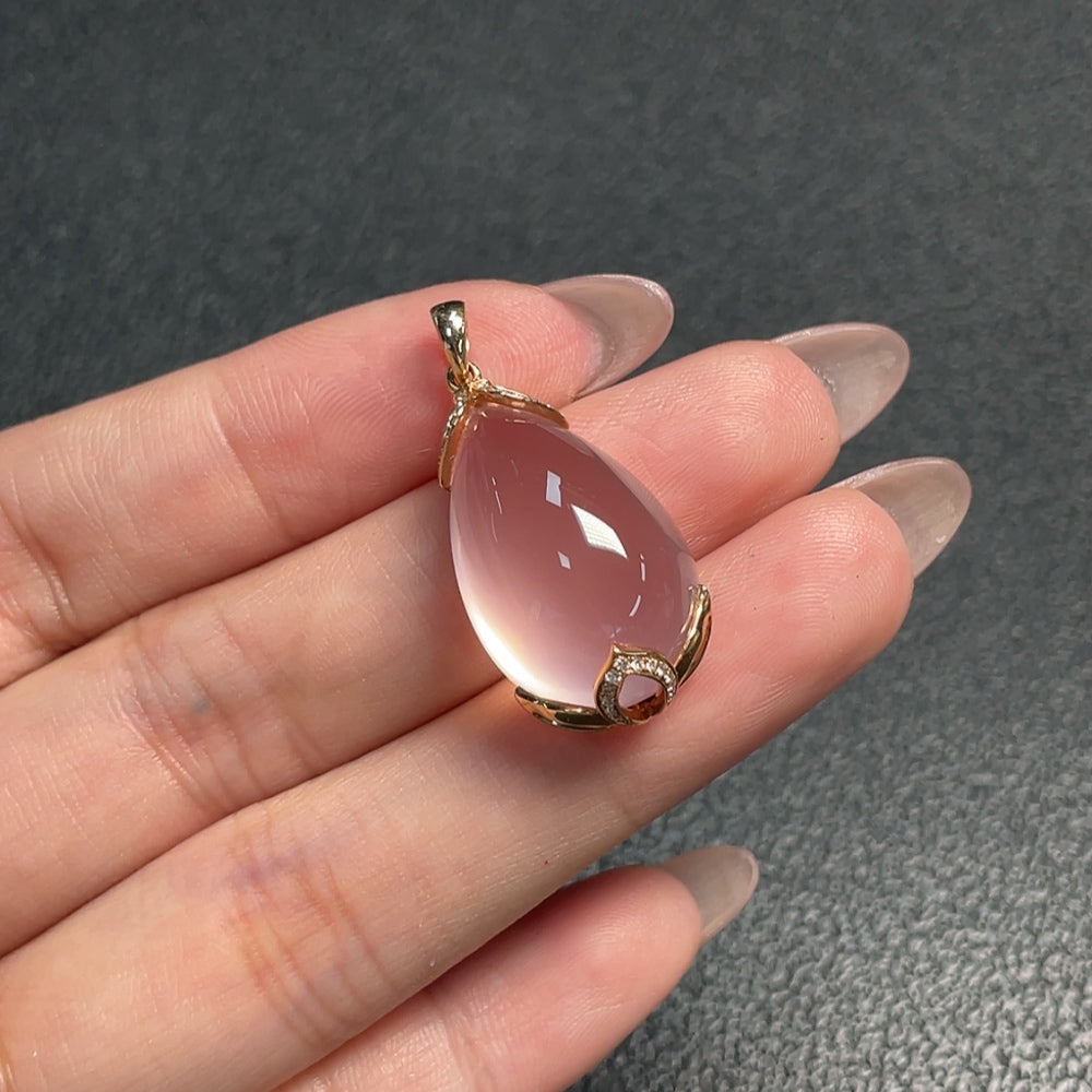 HUILIU HQ crystal pendant with 18K gold and diamond accent, featuring a sparkling gemstone design on a jewelry chain