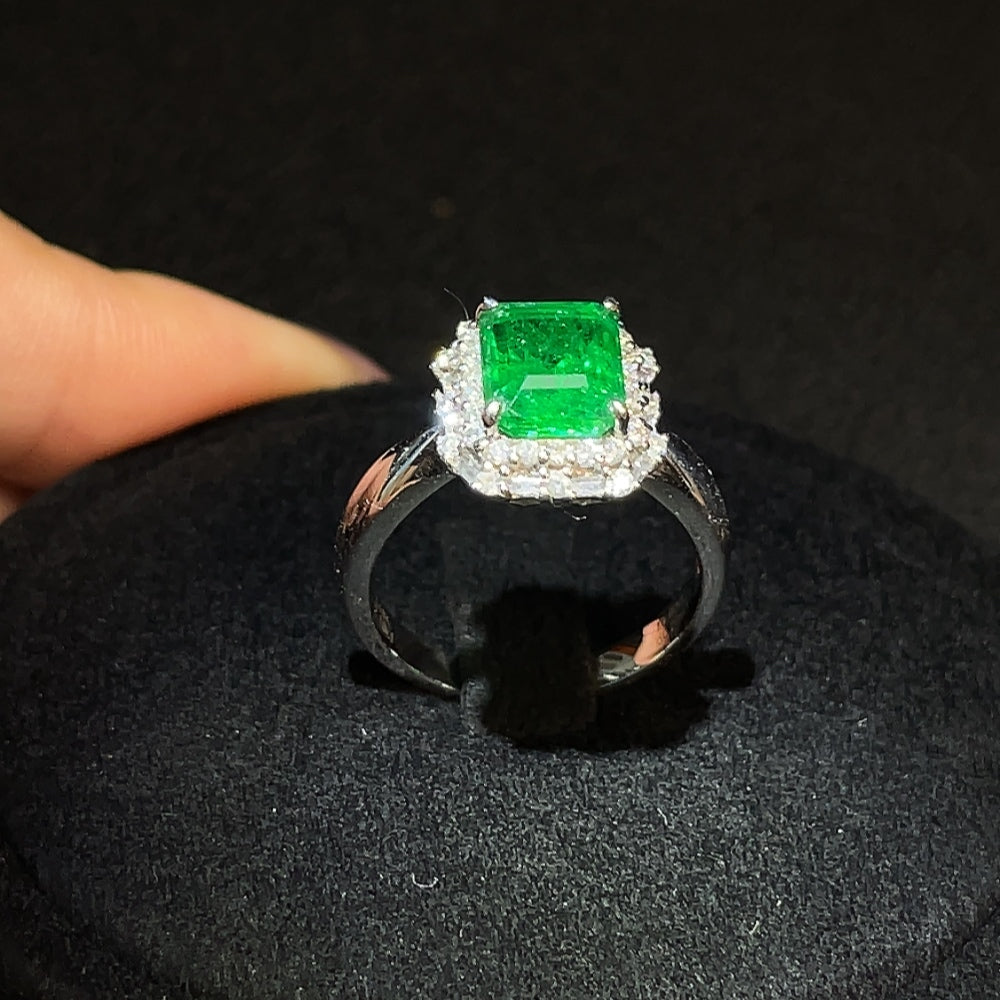 Emerald ring by HUILIU HQ featuring 18K gold, clarity-enhanced emerald gemstone, diamond accents, size 13, total weight 4.43g.