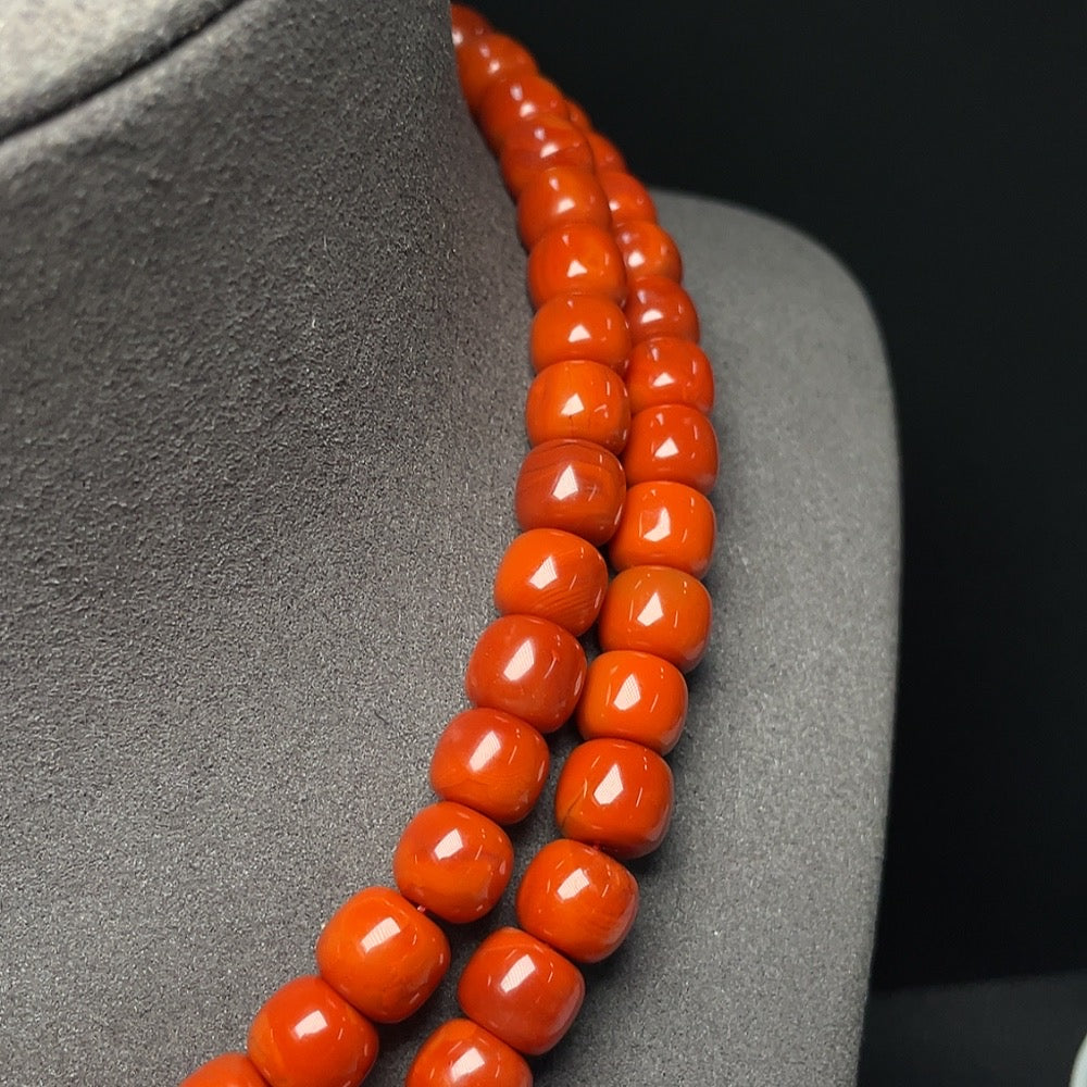Red Agate bead necklace by HUILIU HQ featuring organic matter, 9.3mm diameter, totaling about 120.67g, gemstone jewelry.
