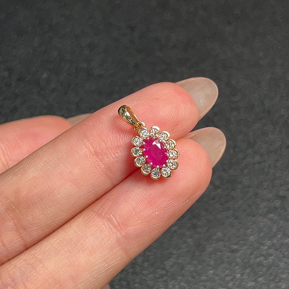 HUILIU HQ ruby pendant in 18K gold with diamond accents, featuring a vibrant red gemstone and delicate gold setting.
